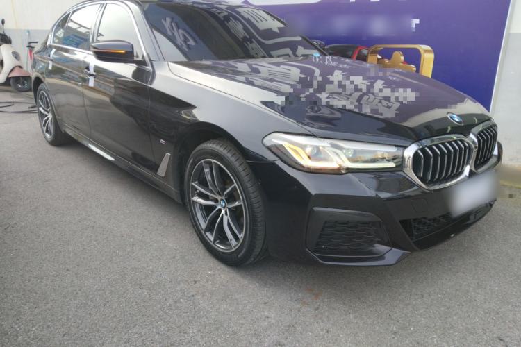Used BMW 5 Series 2022 Second Facelift 525Li M Sport Package Front Right 45 Deg