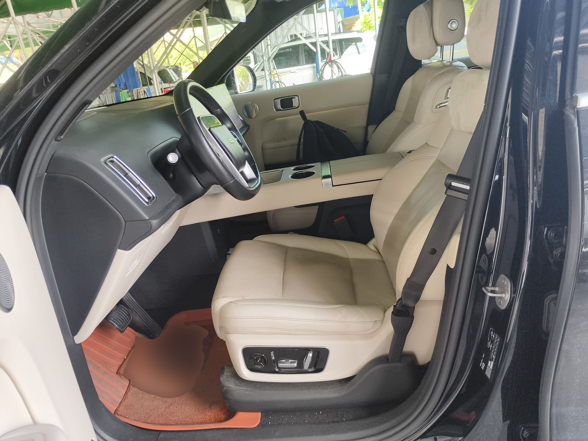 Переднее сиденье в автомобиле