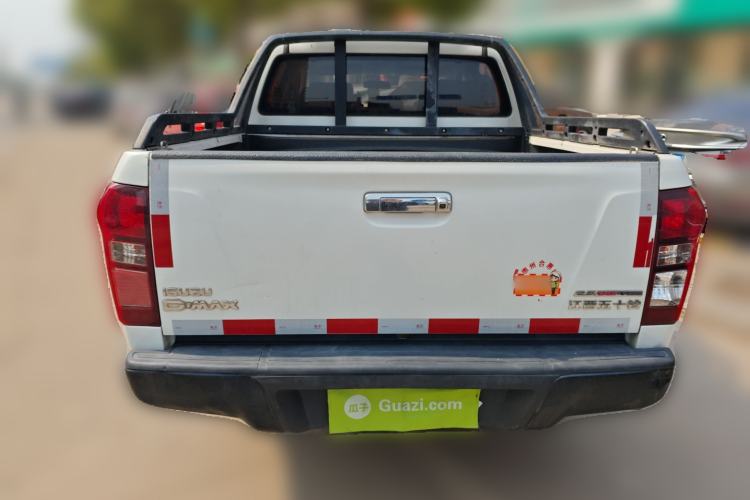 Used Isuzu D-MAX 2015 2.5T Two-Wheel Drive Automatic High-Performance Elite Version 4JK1
