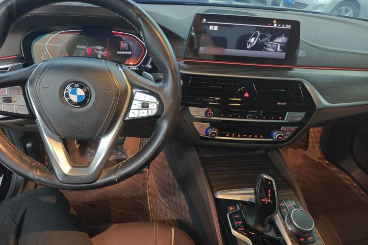 Used BMW 5 Series 2020 530Li xDrive Luxury Package Center Console