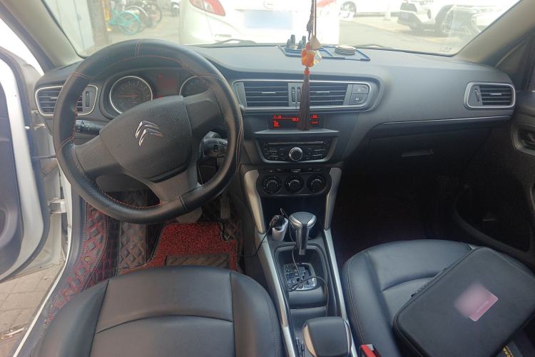 Used Citroen C3-XR 2015 1.6L Automatic Fashion Model Center Console