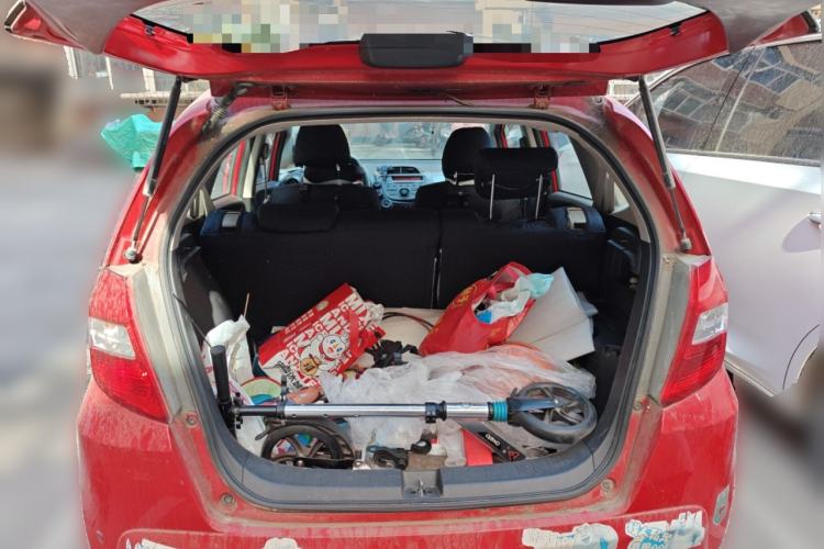 Used Honda Fit 2011 1.5L manual luxury version
