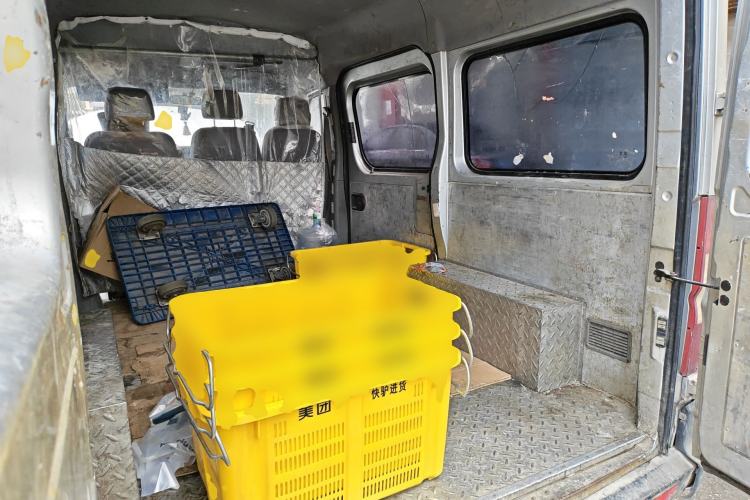 Used Dongfeng Yufeng 2021 2.3T V9 Logistics Vehicle Short Wheelbase Mid-Roof Design 5-9 Seater China V Emission Standard WP2.3