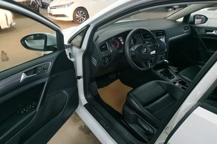 Used Volkswagen Golf 2016 1.6L Automatic Fashion Model