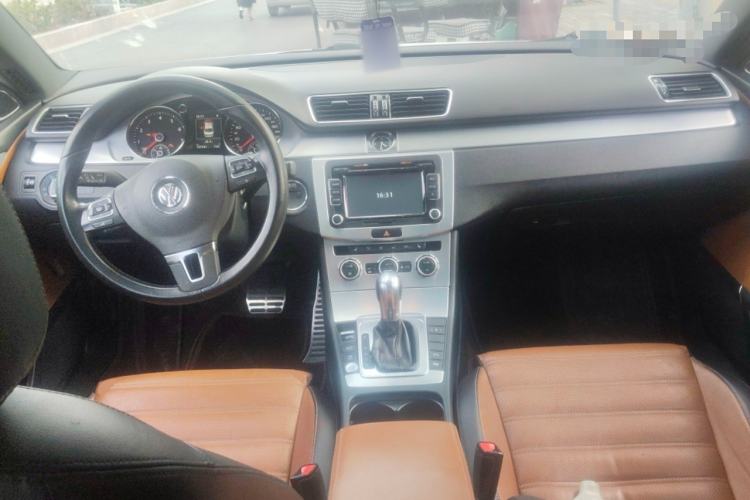 Used Volkswagen FAW-Volkswagen CC 2015 2.0 TSI Ultimate Model Center Console