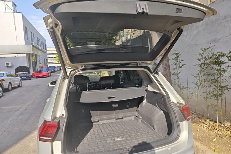 Used Volkswagen Tiguan L 2021 330TSI Automatic Two-Wheel Drive R-Line Flagship Edition
