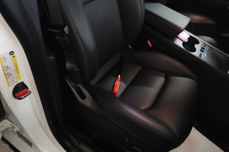 Used Tesla Model Y 2023 Rear-Wheel-Drive Version Right Front Seat