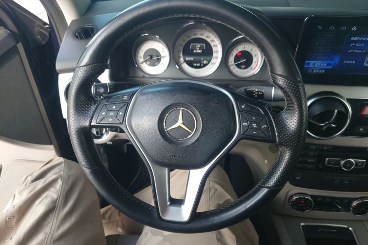 Used Mercedes-Benz GLK-Class 2013 GLK 300 4MATIC Dynamic Sunroof Model Steering Wheel