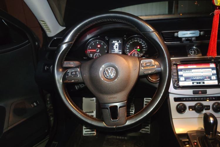 Used Volkswagen Magotan 2015 Revised Version 2.0 TSI Luxury Edition Steering Wheel