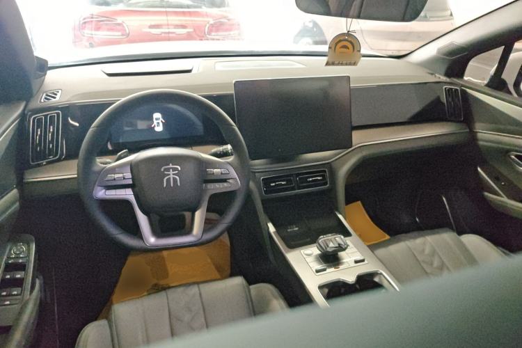 Used BYD Song L DM-i 2025 Intelligent Driving Version 160 km Beyond-Range Type Center Console