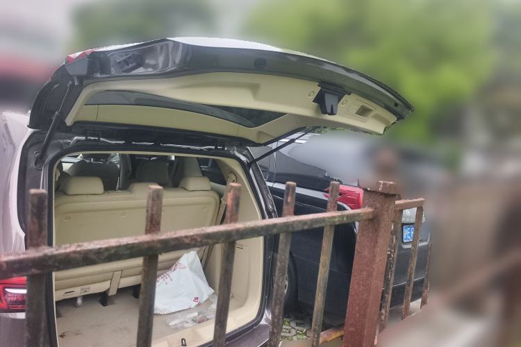 Used Buick GL8 2023 Facelifted Land Cruiser Executive Luxury Version