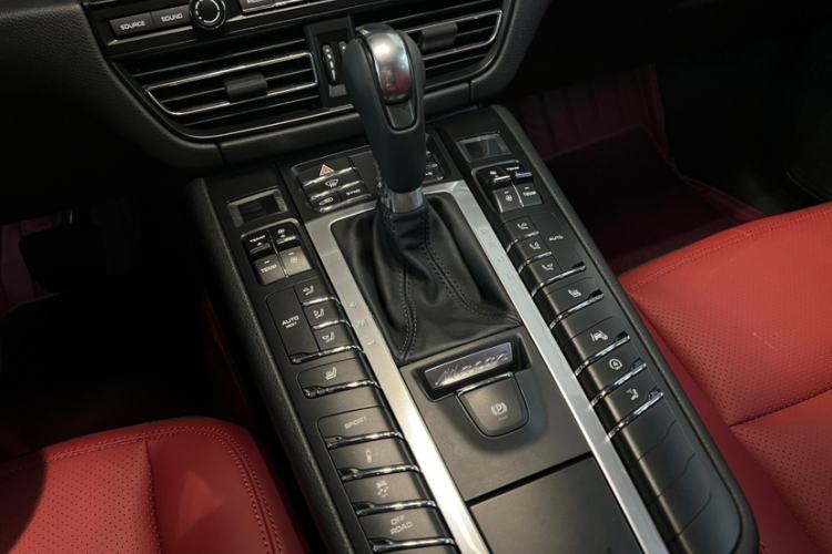 Used Porsche Macan 2021 Macan 2.0T Interior 6