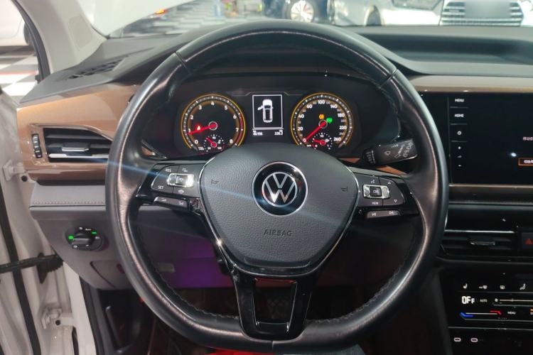 Used Volkswagen Tharu 2021 330TSI All-Wheel Drive Luxury PLUS Version Steering Wheel