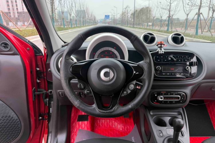 Used smart forfour 2016 1.0L 52 kW Dynamic Edition
