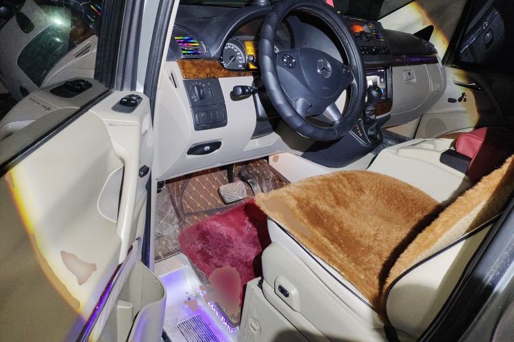 Used Mercedes-Benz Viano 2011 2.5L Navigator Edition