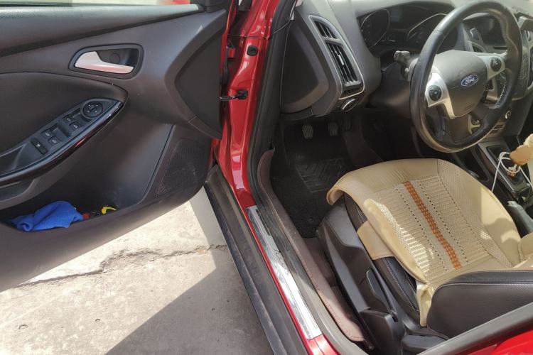 Used Ford Focus 2012 Hatchback 1.6L Manual Fashion Edition
