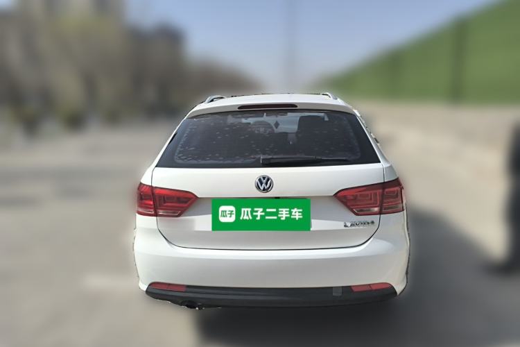 Used Volkswagen Gran Lavida 2013 1.6L Manual Fashion Model