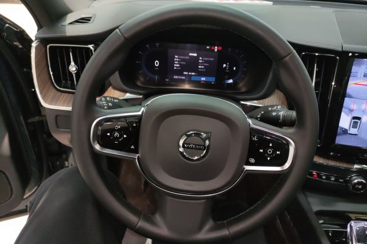 Used Volvo XC60 2024 B5 4x4 Smart Luxury Edition