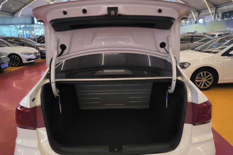 Used Volkswagen Santana 2016 1.6L Manual Comfort Edition Trunk