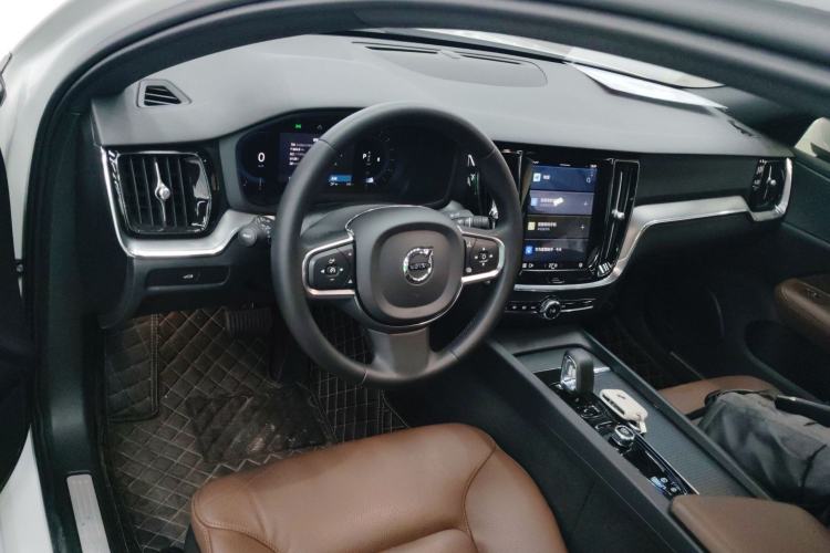 Used Volvo S60 2024 B4 Zhiyi Luxury Edition
