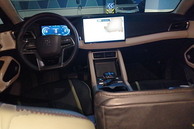 Used BYD Yuan UP 2024 401KM Beyond Edition Center Console