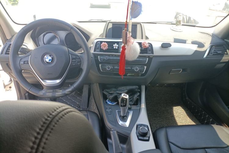 Used BMW 1 Series 2018 118i Leading Model Center Console