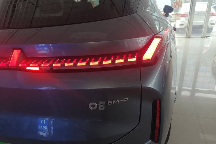 Used Lynk & Co 08 EM-P 2025 220 km All-Wheel-Drive Performance Halo Right Rear Taillight