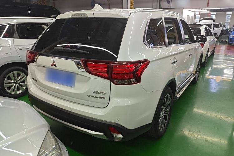 Used Mitsubishi Outlander 2016 2.4L 4x4 Luxury Edition 7-Seater
