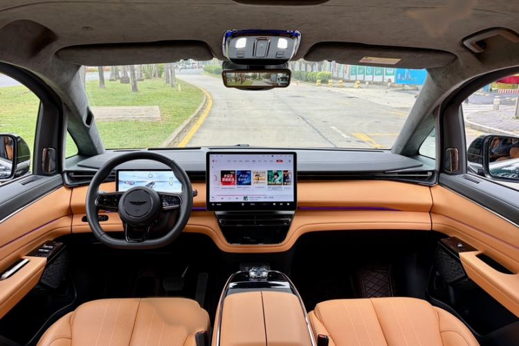 Used Geely Galaxy LEVC L380 2025 805 km Flagship Version All-Wheel Drive Audio And AC Panel