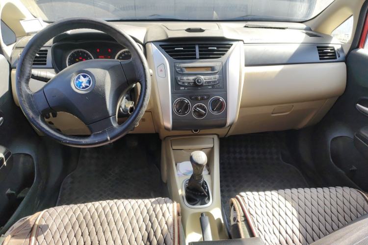 Used Venucia R50 2013 1.6L Manual Fashion Edition Center Console