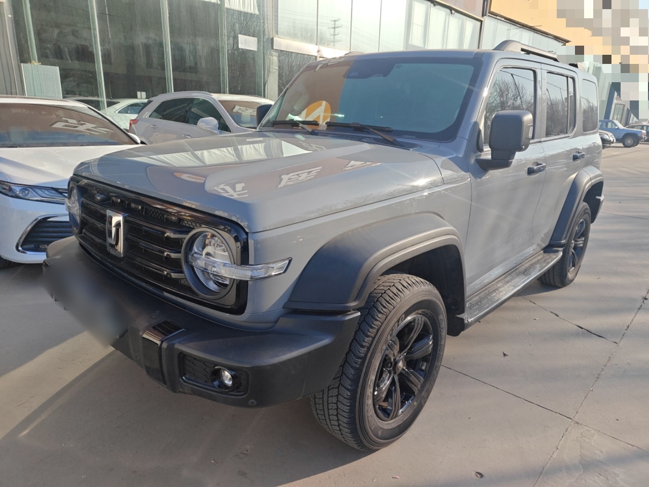 تحت مقدمة السيارة