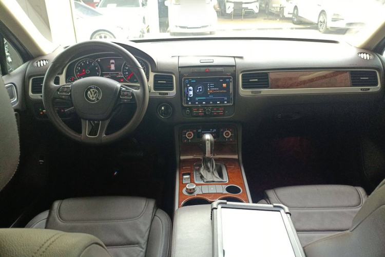 Used Volkswagen Touareg 2011 3.0 TSI Standard Version
