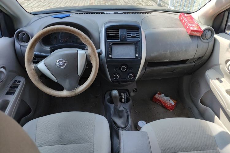 Used Nissan Sunny 2014 1.5XE Manual Elite Edition Center Console