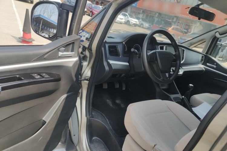 Used FORTHING Lingzhi 2023 M5L 1.6L Base Model 5 Seats
