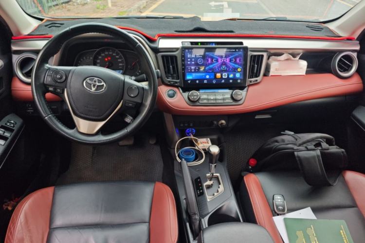 Used Toyota RAV4 2013 2.5L Automatic 4x4 Elite Edition Center Console