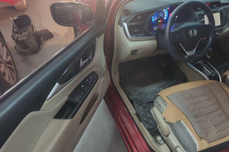 Used Honda Crider 2015 1.8L automatic luxury edition