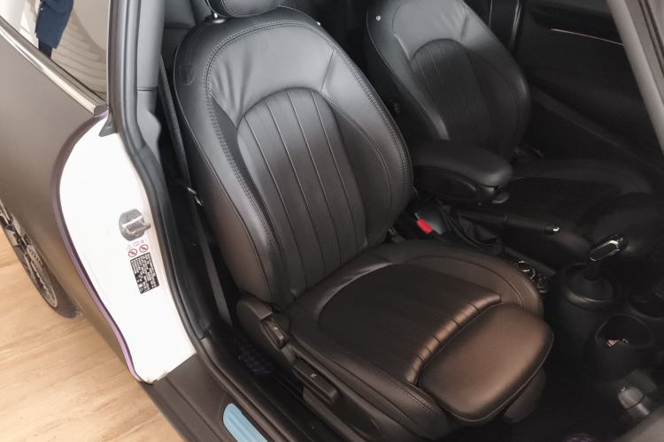 Used MINI 2023 Updated 2.0T COOPER S Artist Right Front Seat