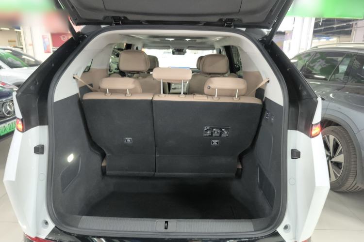 Used XPeng X9 2025 740 Ultra-Long Range Max