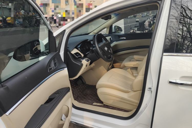 Used Buick GL8 2023 Facelifted Land Cruiser Executive Luxury Version