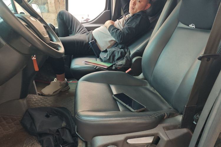 Used Ford Transit 2019 2.0T Diesel Multi-Purpose Commercial Vehicle Mid-Drive Mid-Roof 6-Seater China VI Standard