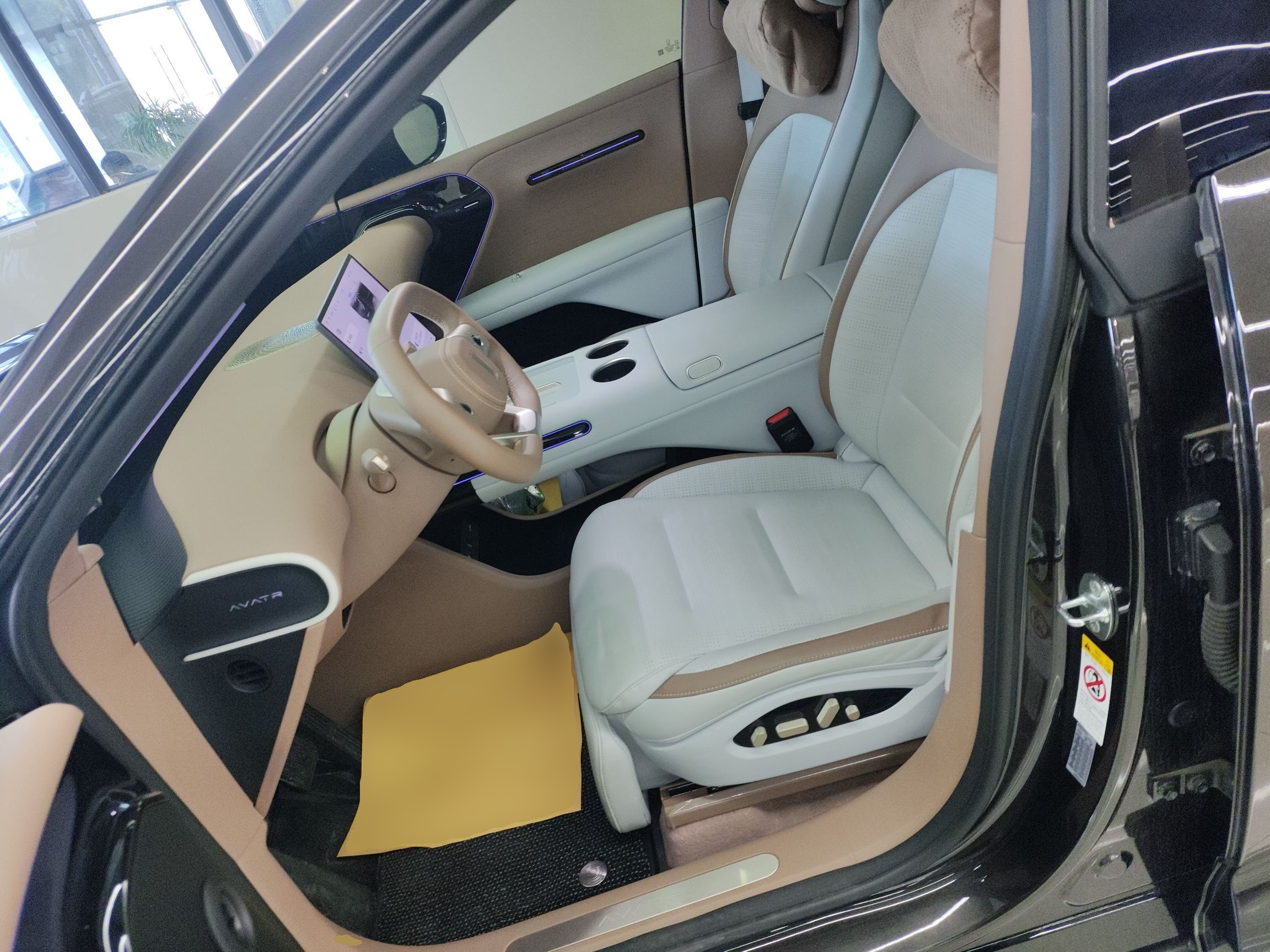 المقاعد الأمامية داخل السيارة