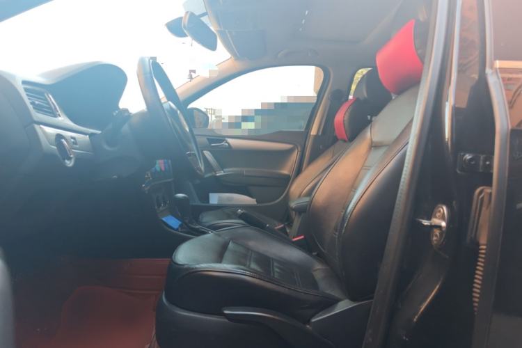 Used Volkswagen Lavida 2013 Revised Version 1.6L Automatic Luxury Edition Left Front Seat