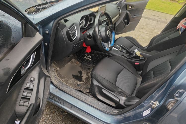 Used Mazda 3 Axela 2016 Sedan 1.5L Automatic Luxury Model