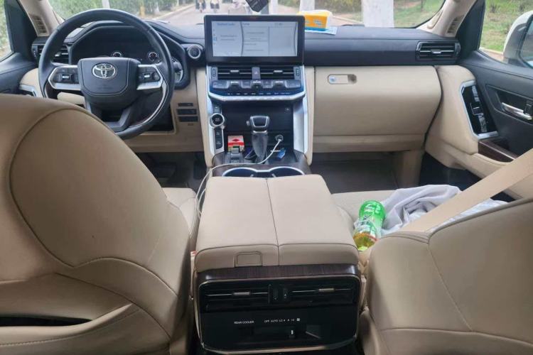 Used Toyota Land Cruiser  Interior 1