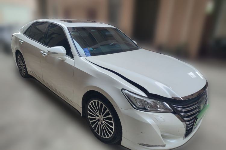 Used Toyota Crown 2015 2.0T Fashion Edition Front Right 45 Deg