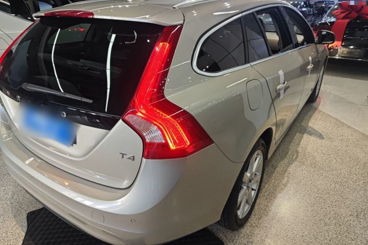 Used Volvo V60 2017 T4 Smart Edition China V Standard
