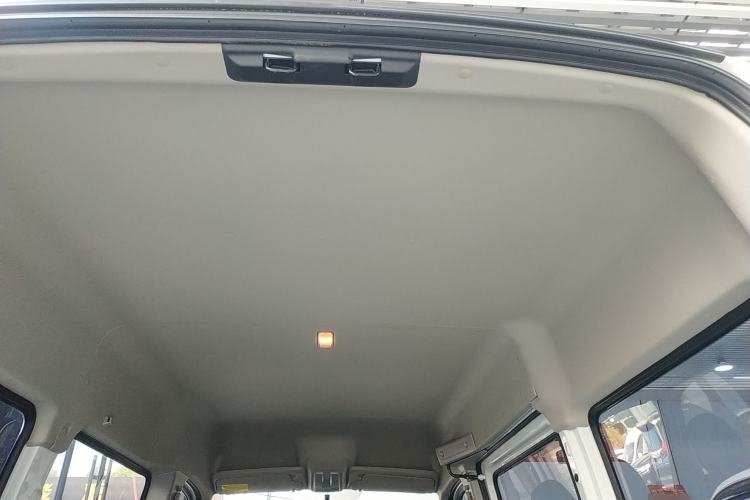 Used SAIC MAXUS Xintu V80 2025 Value Edition Aoyuntong 2.0T Manual Short Wheelbase Mid-Height 127 Ps 5/6 Seats Headliner