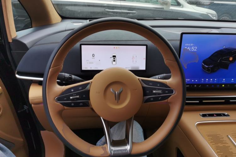 Used VOYAH Dream 2025 PHEV Four-Wheel-Drive Flagship Kunpeng Edition Steering Wheel