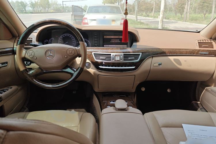 Used Mercedes-Benz S-Class 2012 S 300 L Business-Class Grand Edition Center Console