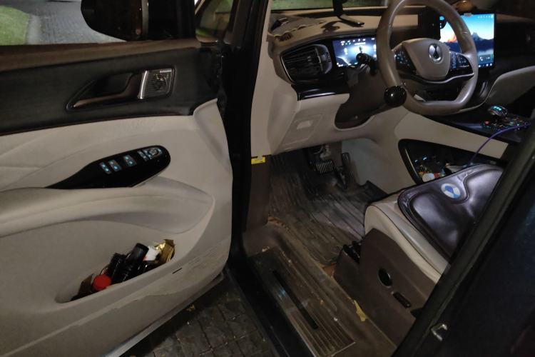 Used Denza D9 2022 DM-i 970 Four-Wheel Drive Prestige Model
